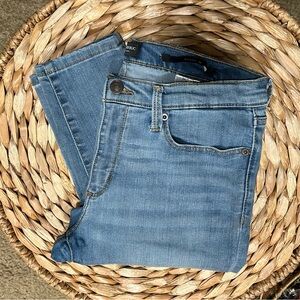 Banana Republic, light wash, size 29 denim skinny jeans ❤️